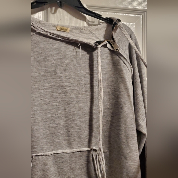 Hi-Lo Shirt - Picture 4 of 7